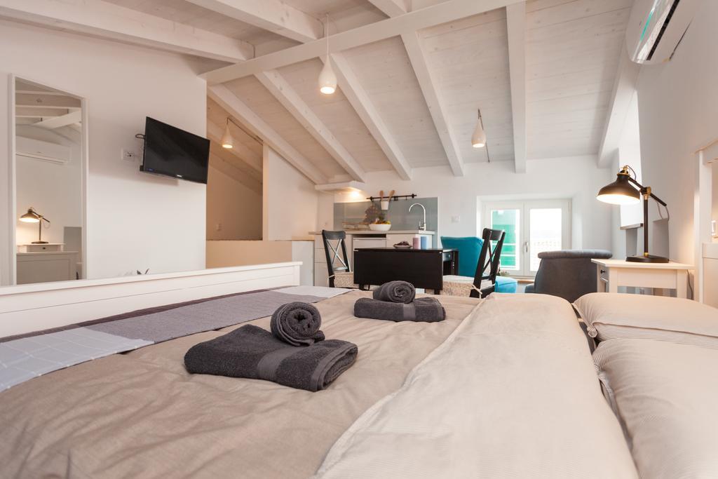 Apartments And Rooms Hey Rovinj Exteriör bild